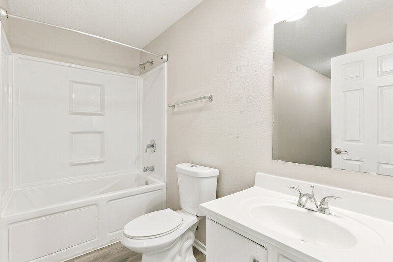 2,055/Mo, 9102 Cardinal Flower Ct Indianapolis, IN 46231 Primary Bathroom View 2