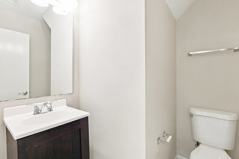 2,055/Mo, 9102 Cardinal Flower Ct Indianapolis, IN 46231 Bathroom View