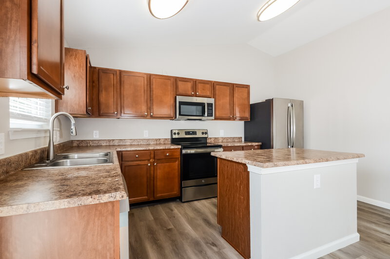 2,135/Mo, 10523 Ballard Dr Brownsburg, IN 46112 Kitchen View