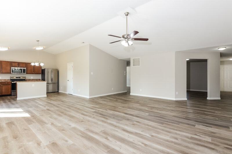 2,135/Mo, 10523 Ballard Dr Brownsburg, IN 46112 Family Room View 2