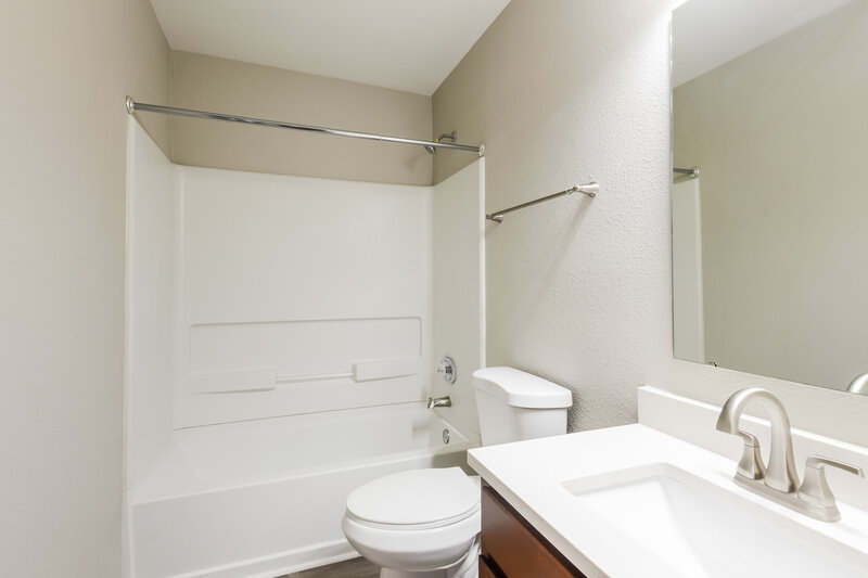 2,135/Mo, 10523 Ballard Dr Brownsburg, IN 46112 Bathroom View