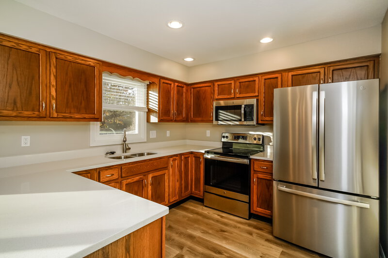 1,945/Mo, 5349 Tracey Jo Rd Greenwood, IN 46142 Kitchen View 2