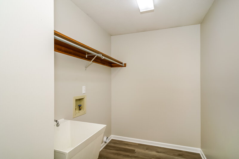 1,945/Mo, 5349 Tracey Jo Rd Greenwood, IN 46142 Walk In Closet View