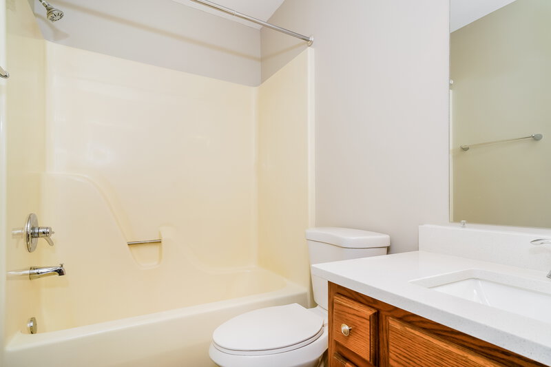 1,945/Mo, 5349 Tracey Jo Rd Greenwood, IN 46142 Bathroom View