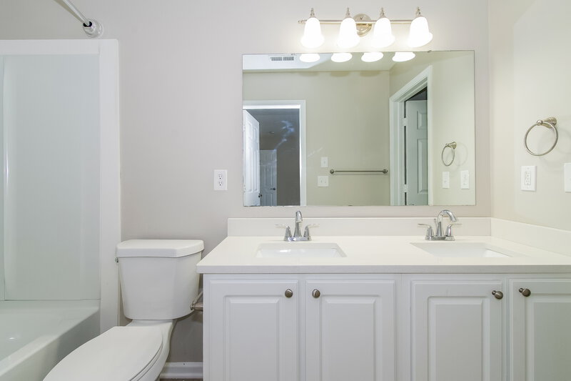 0/Mo, 9220 Allegro Dr Indianapolis, IN 46231 Bathroom View