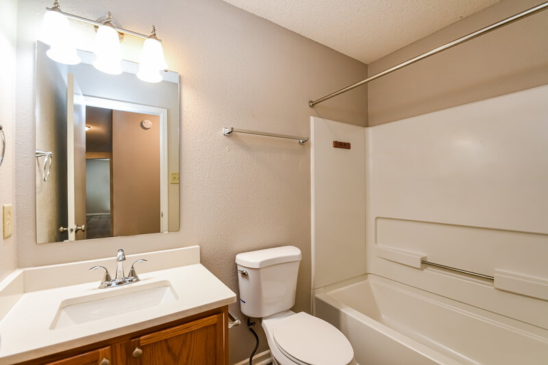 1,755/Mo, 8835 Youngs Creek Ln Camby, IN 46113 Bathroom View