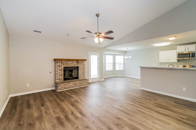 2,320/Mo, 7645 Blue Willow Dr Indianapolis, IN 46239 Living Room View