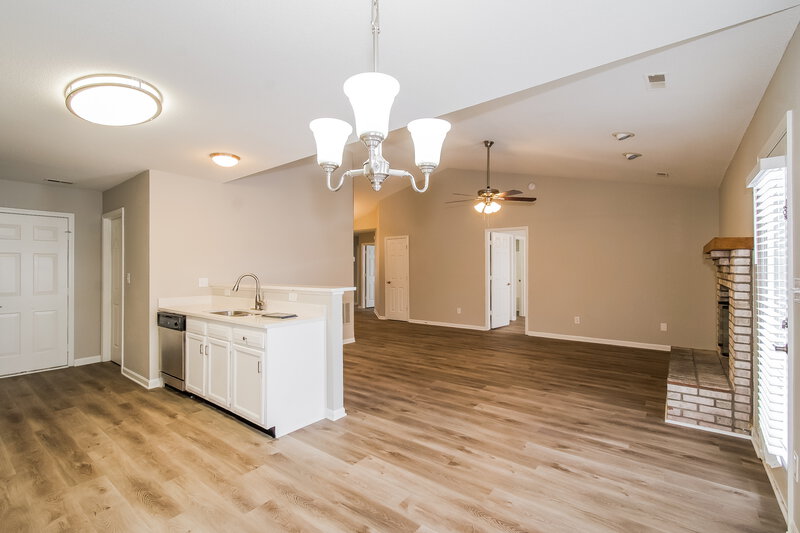 2,320/Mo, 7645 Blue Willow Dr Indianapolis, IN 46239 Dining Room View