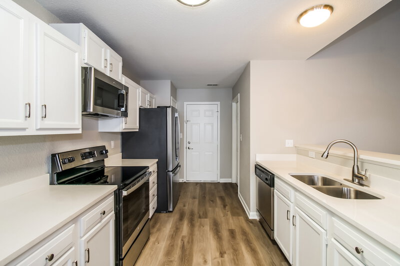2,320/Mo, 7645 Blue Willow Dr Indianapolis, IN 46239 Kitchen View