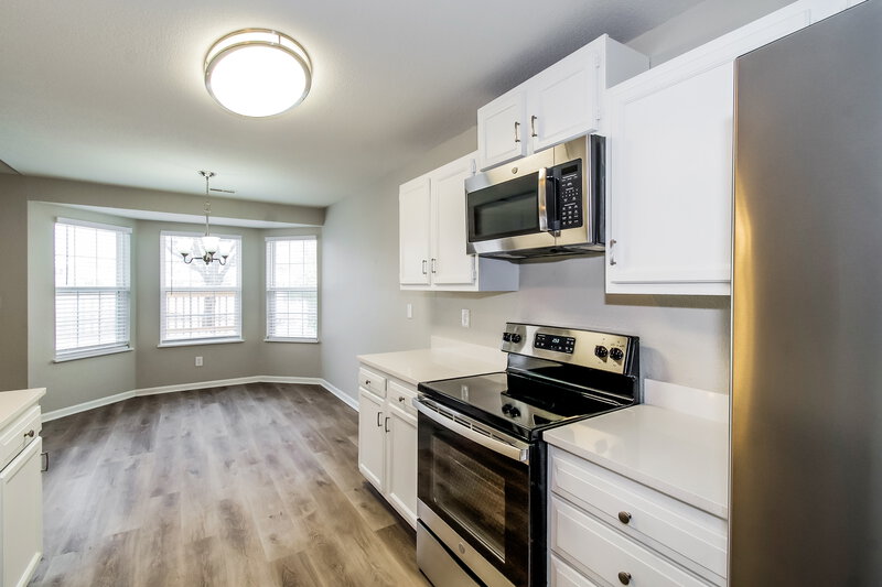 2,320/Mo, 7645 Blue Willow Dr Indianapolis, IN 46239 Kitchen View 2