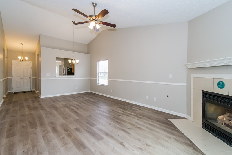 2,620/Mo, 6101 Patoka Lake Dr Indianapolis, IN 46254 Living Room View 2