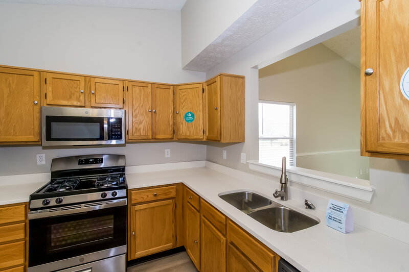 2,620/Mo, 6101 Patoka Lake Dr Indianapolis, IN 46254 Kitchen View 2