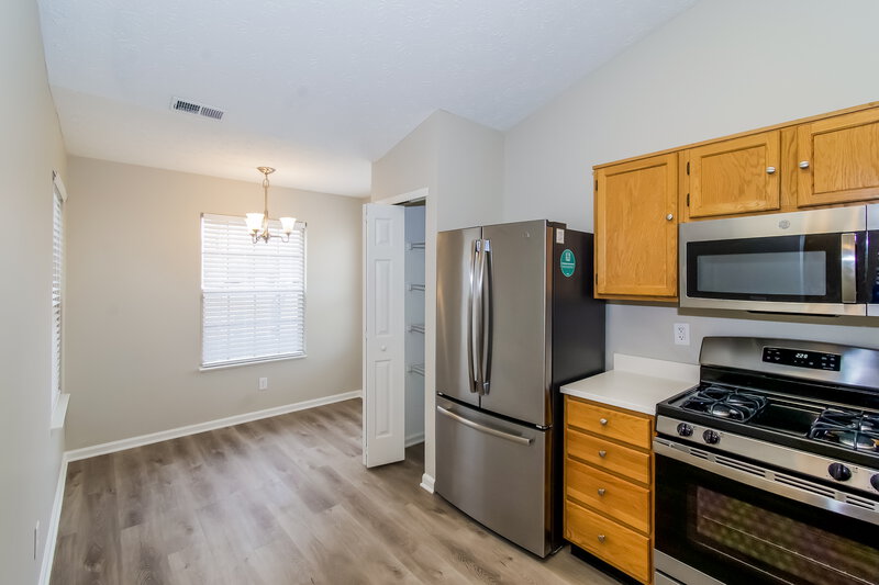 2,620/Mo, 6101 Patoka Lake Dr Indianapolis, IN 46254 Kitchen View 3