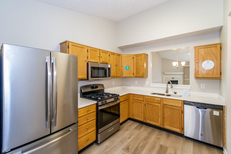 2,620/Mo, 6101 Patoka Lake Dr Indianapolis, IN 46254 Kitchen View 4