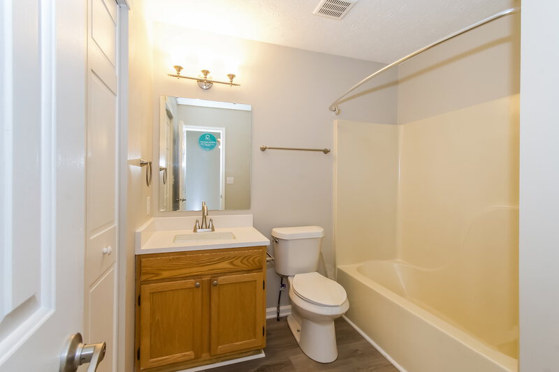 2,620/Mo, 6101 Patoka Lake Dr Indianapolis, IN 46254 Main Bathroom View