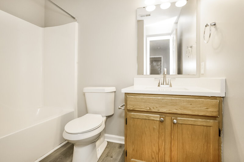 3,210/Mo, 4611 Falcon Run Way Indianapolis, IN 46254 Bathroom View