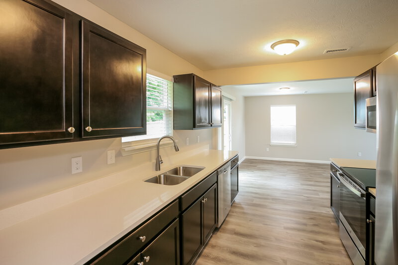 2,120/Mo, 3423 Grove Berry Ln Indianapolis, IN 46239 Kitchen View