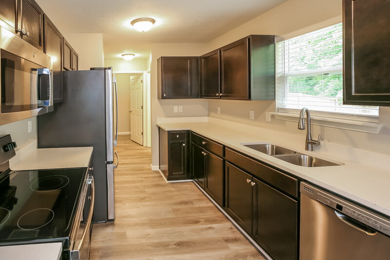 2,120/Mo, 3423 Grove Berry Ln Indianapolis, IN 46239 Kitchen View 2