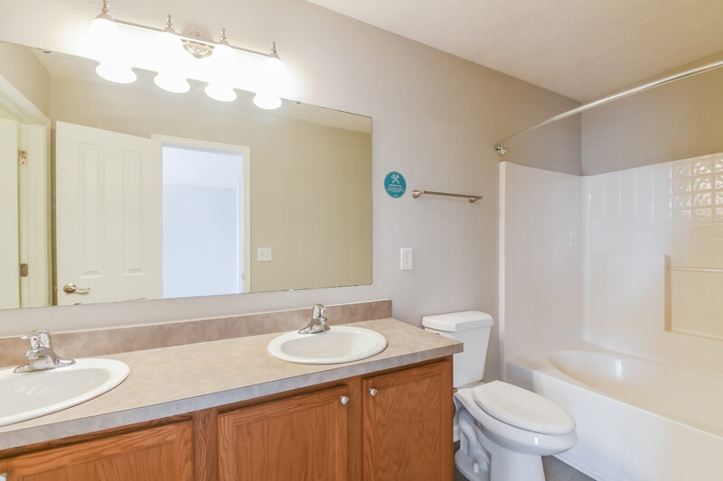 1,750/Mo, 5665 Cheval Dr Indianapolis, IN 46235 Main Bathroom View
