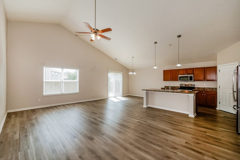 2,015/Mo, 2532 Copper Hill Dr Indianapolis, IN 46239 Living Room View 2
