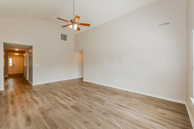 2,015/Mo, 2532 Copper Hill Dr Indianapolis, IN 46239 Living Room View 4