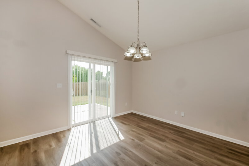 2,015/Mo, 2532 Copper Hill Dr Indianapolis, IN 46239 Dining Room View