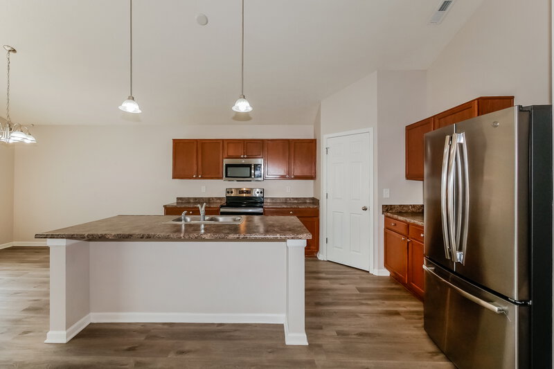 2,015/Mo, 2532 Copper Hill Dr Indianapolis, IN 46239 Kitchen View
