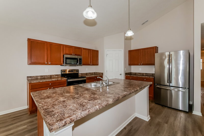 2,015/Mo, 2532 Copper Hill Dr Indianapolis, IN 46239 Kitchen View 2