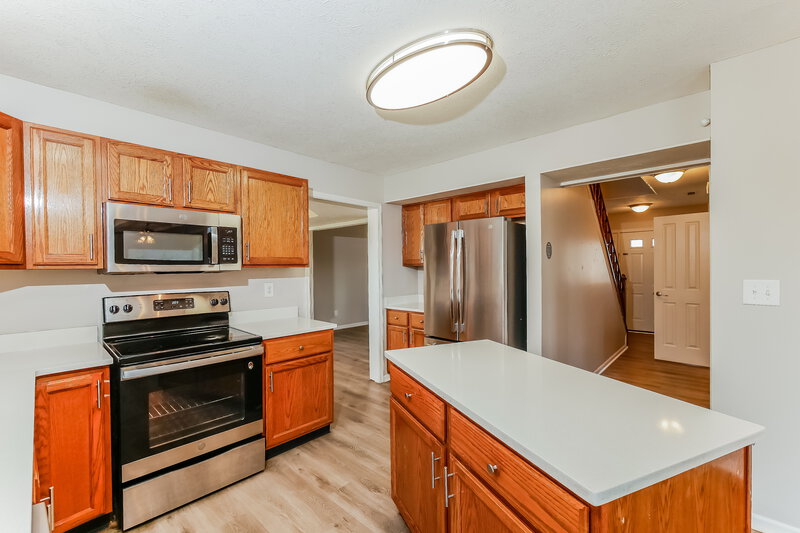 2,195/Mo, 314 Garden Grace Dr Indianapolis, IN 46239 Kitchen View 2