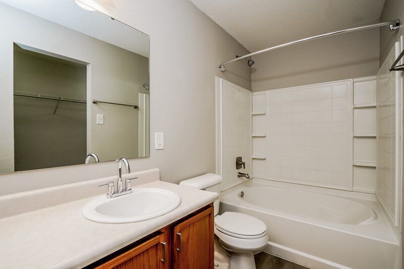 1,710/Mo, 8645 Ingalls Ln Camby, IN 46113 Main Bathroom View