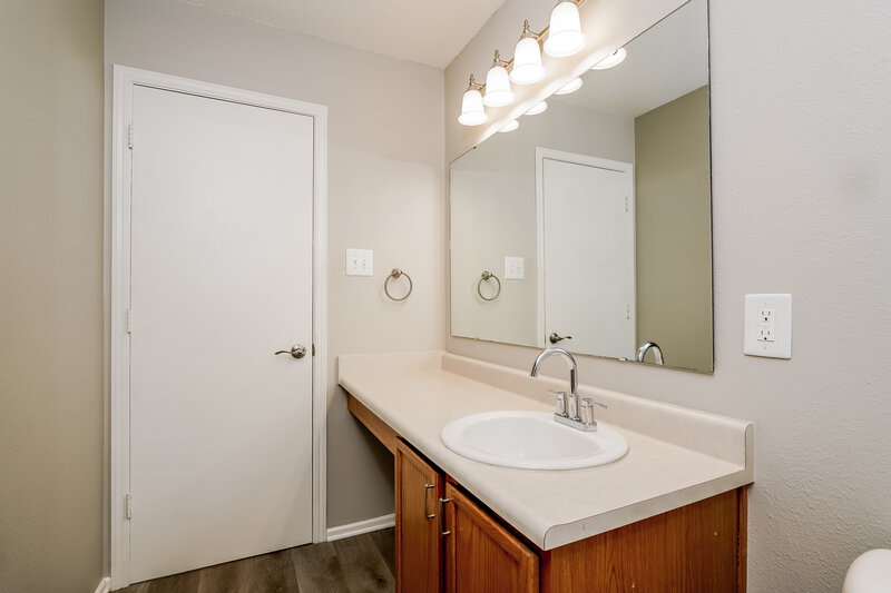 1,710/Mo, 8645 Ingalls Ln Camby, IN 46113 Bathroom View