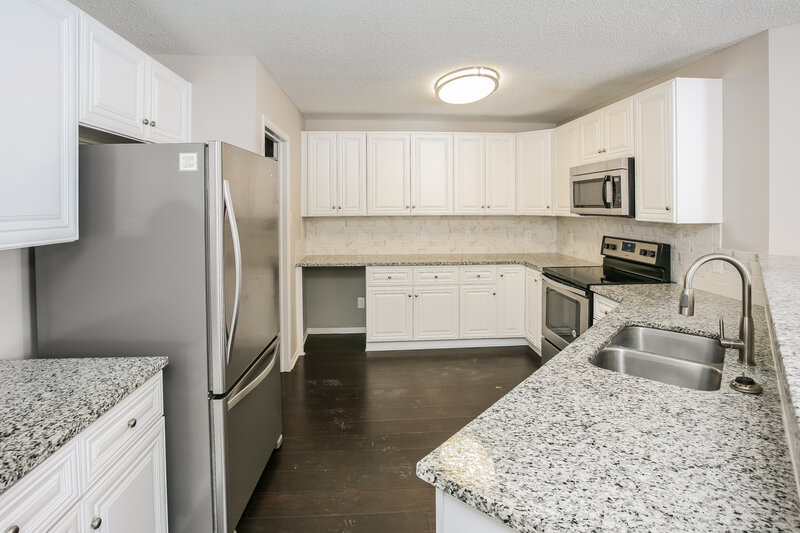 2,060/Mo, 10110 Pine Grove Way Indianapolis, IN 46234 Kitchen View 2