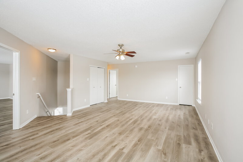 2,060/Mo, 10110 Pine Grove Way Indianapolis, IN 46234 Loft View