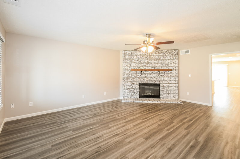 1,870/Mo, 11047 Hunters Blvd Indianapolis, IN 46235 Living Room View