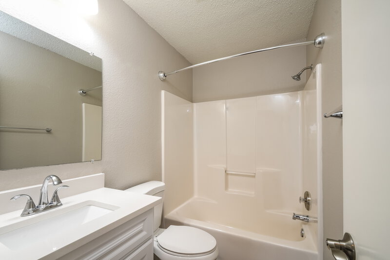 2,180/Mo, 3 Atherton Ct Brownsburg, IN 46112 Bathroom View