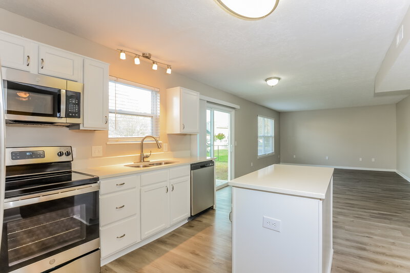2,155/Mo, 2327 Fullerton Dr Indianapolis, IN 46214 Kitchen View