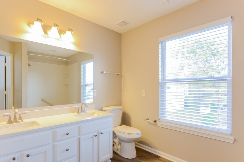 2,155/Mo, 2327 Fullerton Dr Indianapolis, IN 46214 Main Bathroom View 2