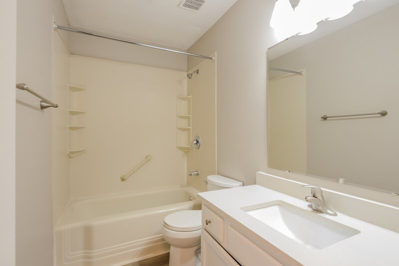 2,155/Mo, 2327 Fullerton Dr Indianapolis, IN 46214 Bathroom View