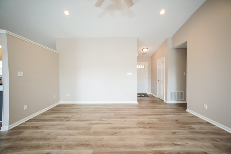 2,050/Mo, 7068 Carrie Dr Indianapolis, IN 46237 Living Room View 2