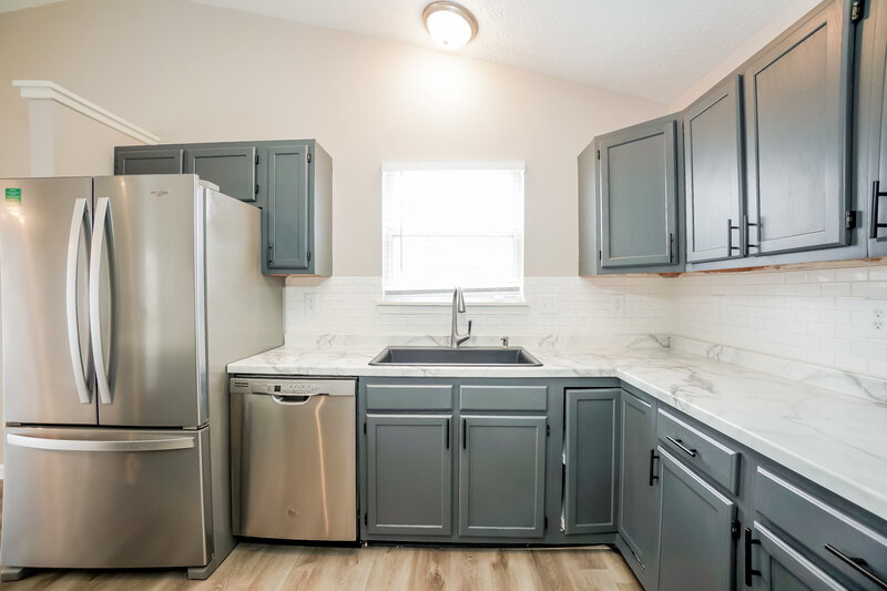 2,050/Mo, 7068 Carrie Dr Indianapolis, IN 46237 Kitchen View