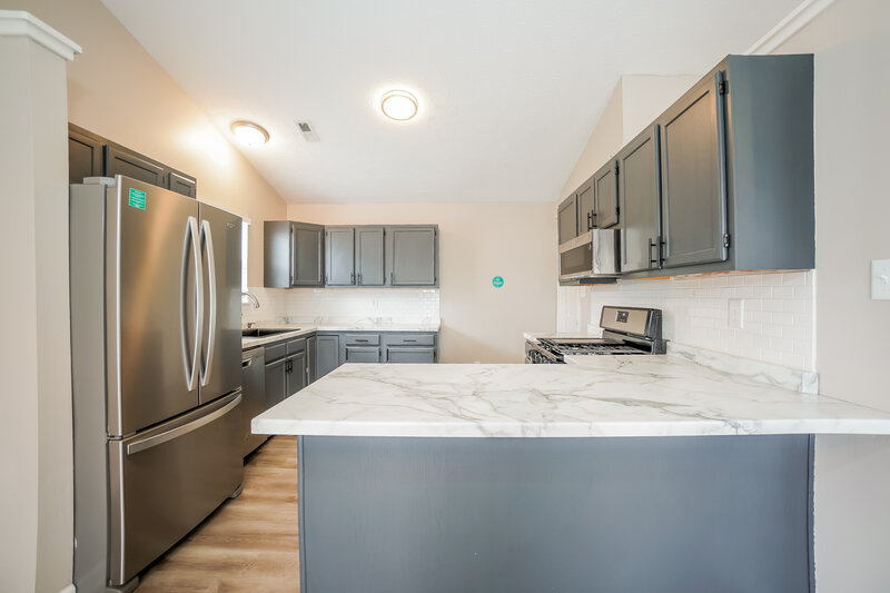 2,050/Mo, 7068 Carrie Dr Indianapolis, IN 46237 Kitchen View 2