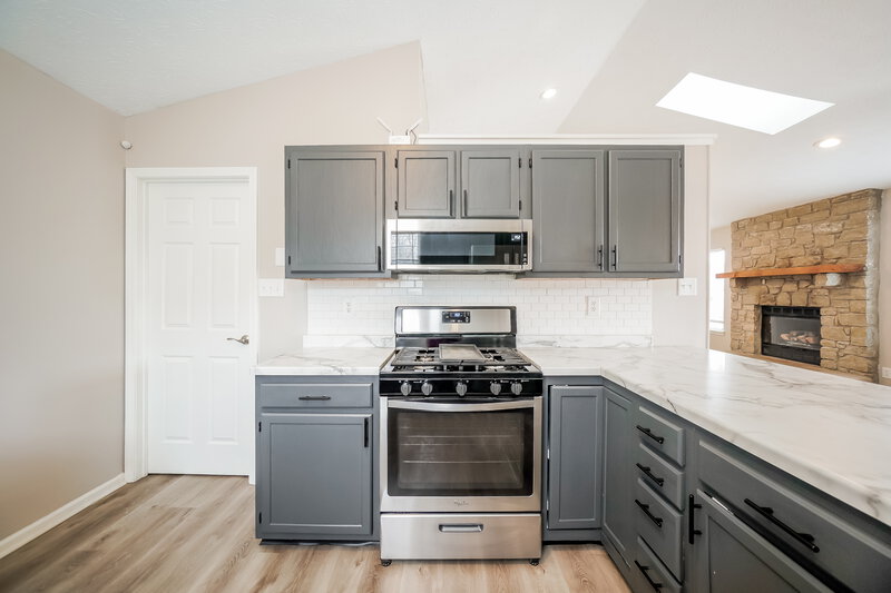 2,050/Mo, 7068 Carrie Dr Indianapolis, IN 46237 Kitchen View 3