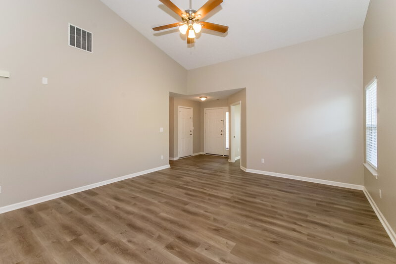 2,230/Mo, 5765 Arlington Dr Plainfield, IN 46168 Living Room View