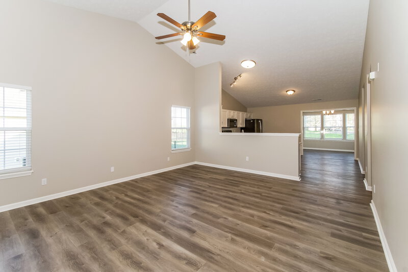 2,230/Mo, 5765 Arlington Dr Plainfield, IN 46168 Living Room View 2