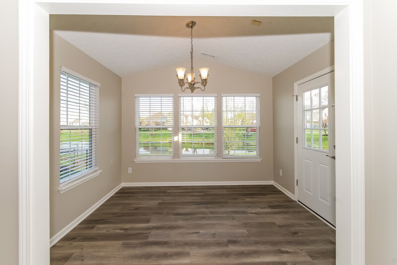 2,230/Mo, 5765 Arlington Dr Plainfield, IN 46168 Dining Room View