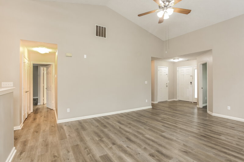 2,295/Mo, 5765 Arlington Dr Plainfield, IN 46168 Living Room View 2