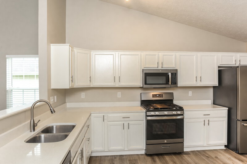 2,295/Mo, 5765 Arlington Dr Plainfield, IN 46168 Kitchen View