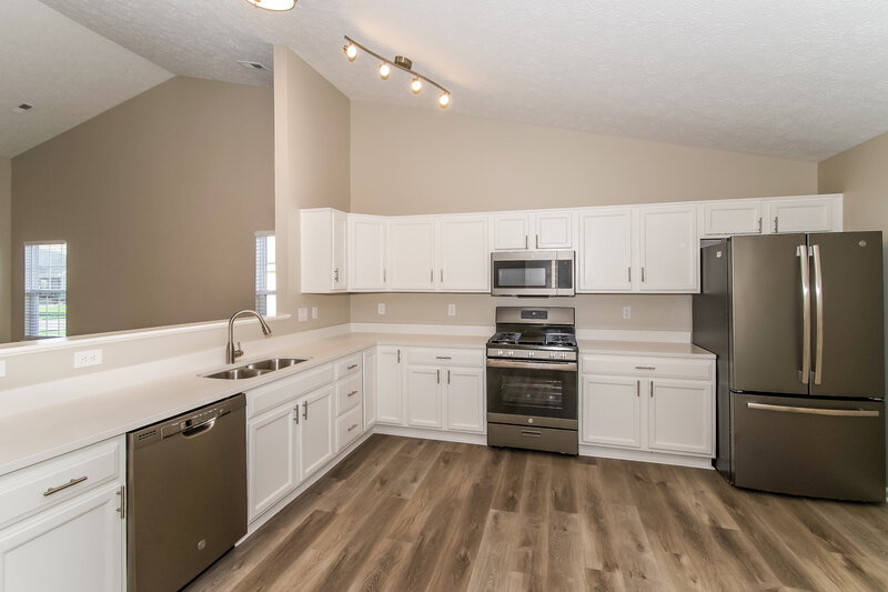 2,230/Mo, 5765 Arlington Dr Plainfield, IN 46168 Kitchen View 2