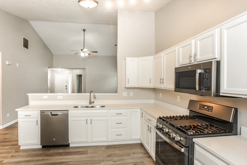 2,295/Mo, 5765 Arlington Dr Plainfield, IN 46168 Kitchen View 2