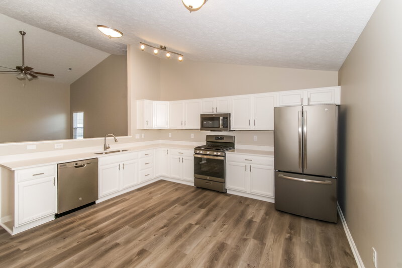 2,230/Mo, 5765 Arlington Dr Plainfield, IN 46168 Kitchen View 4